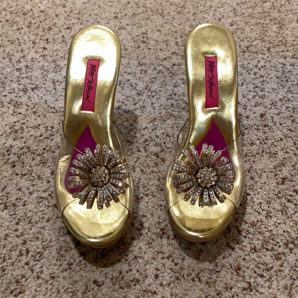 Betsey Johnson 4” Heel (Size 9)